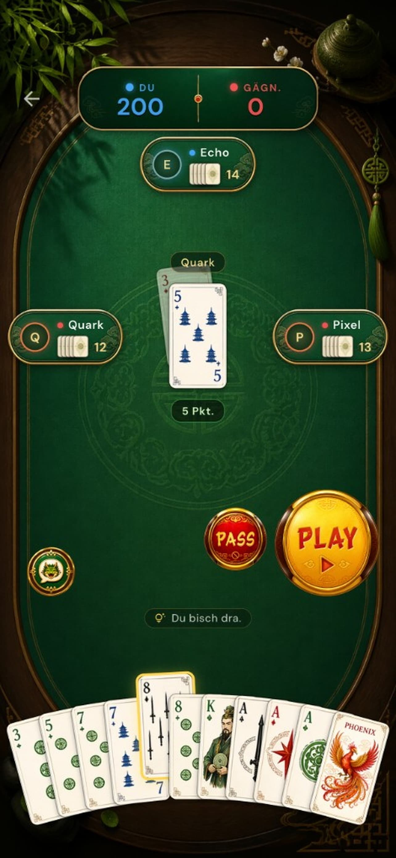 TichuMaster live game table with a trick in progress and the player's hand visible